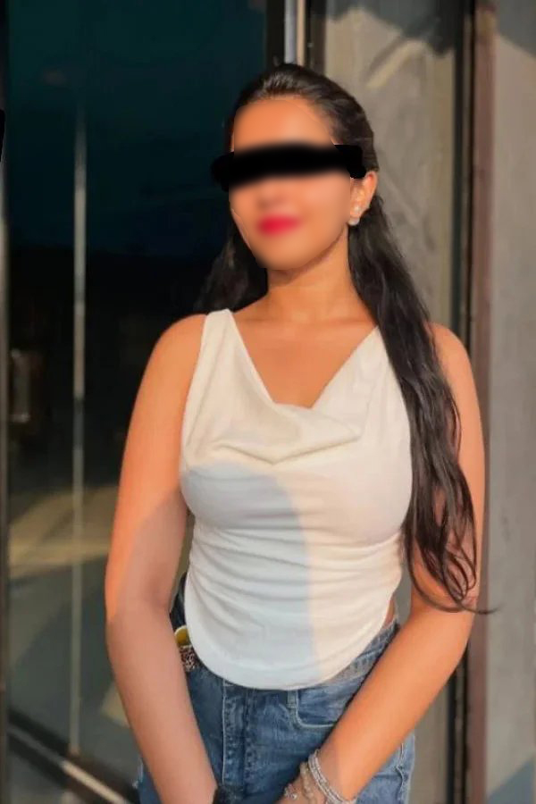 available escort girl Humaila in Philippines