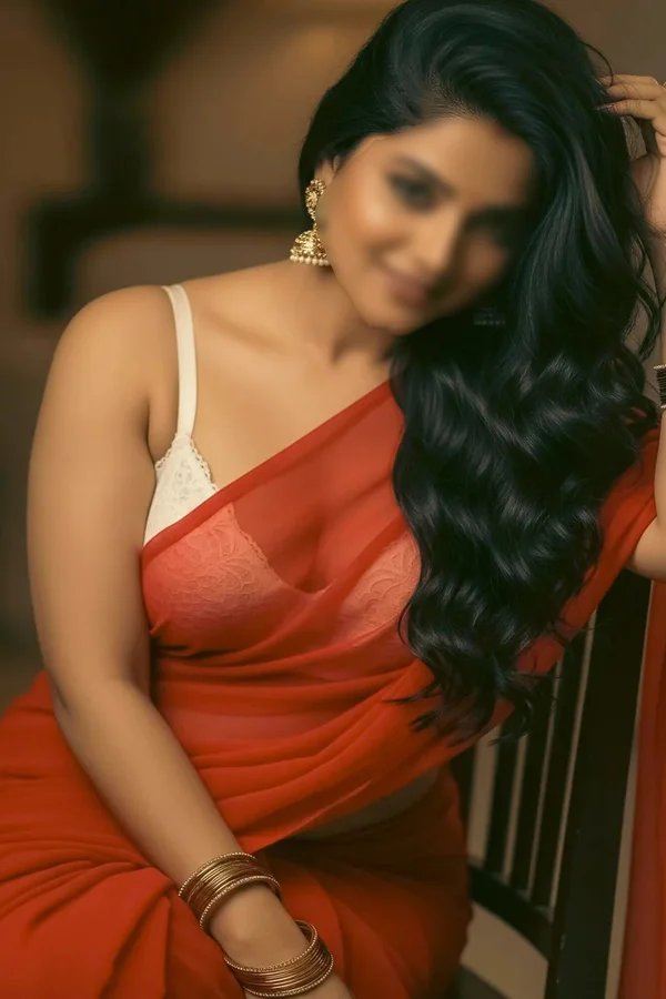 available escort girl Roma in Gandhinagar